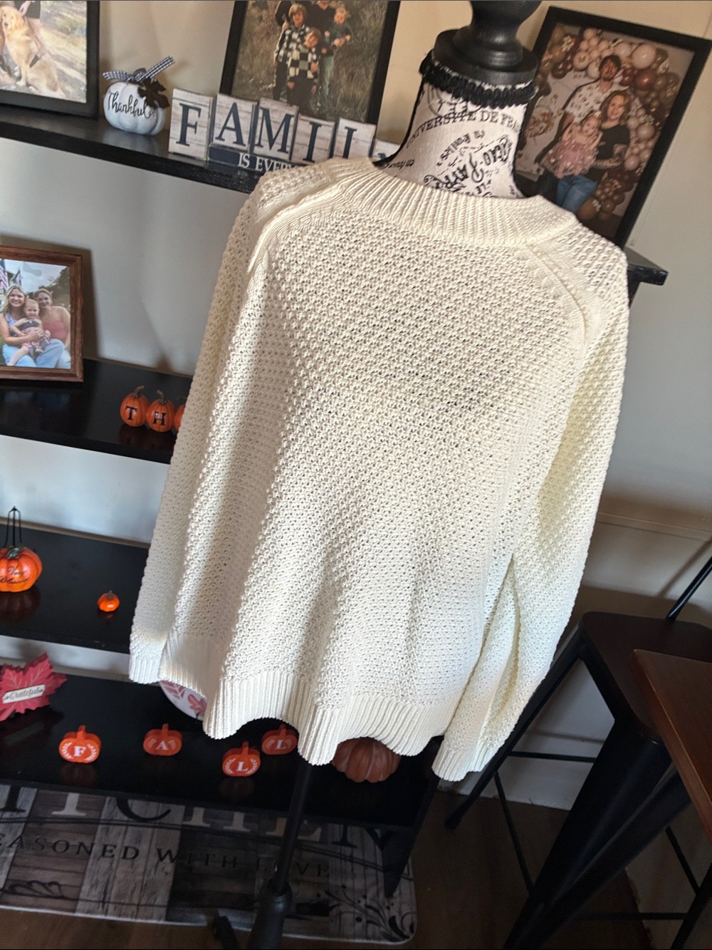 Gap Women’s Cream Knit Crewneck Sweater - Classic Everyday Pullover M - Picture 4 of 10